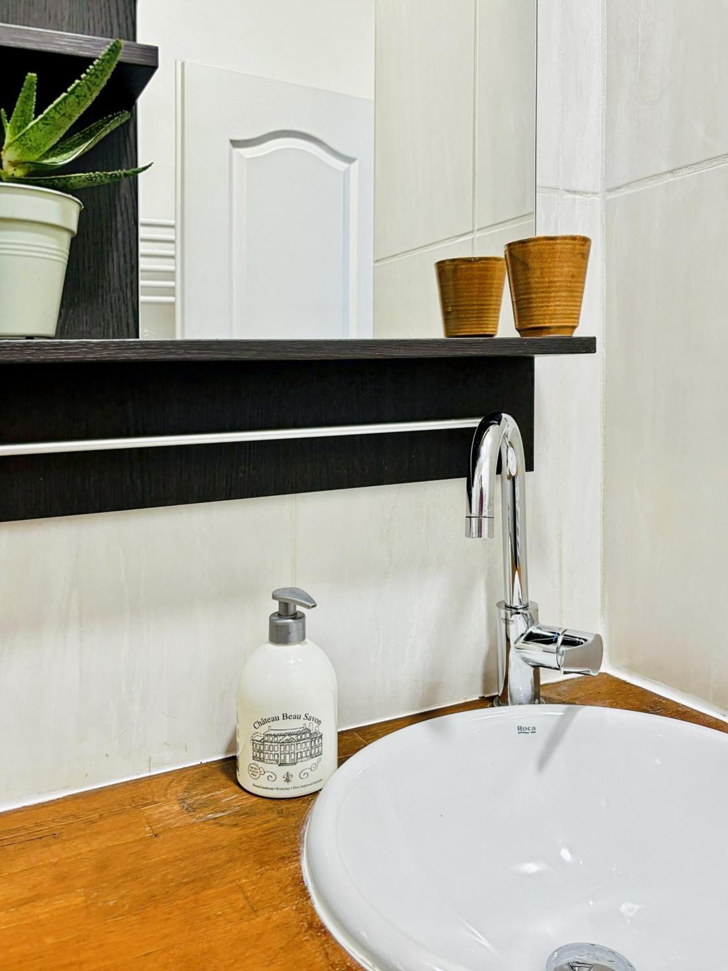 Charming - Rentaway Apartment